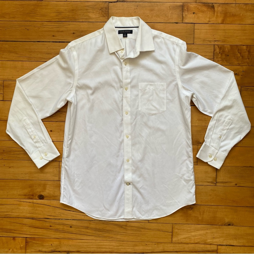 🤍 Banana Republic White Dress Shirt - Size Medium